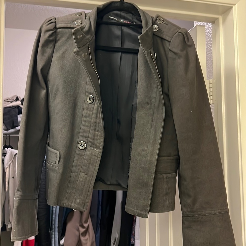 Cropped fitted jacket